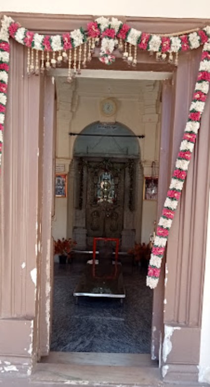 Shri 1008 Chandraprabhu Digamber Jain Mandir, Digamber Jain Boarding, J C Colony, Station Road, Hubli, District - Dharwad (Karnataka) thumbnail 3