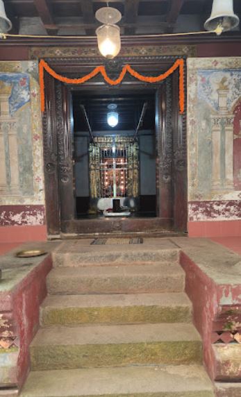 Shri Parshvnath Digamber Jain Basadi (Mandir), Ganada Kottige, Peradi, District - Dakshina Kannada (Karnataka) image 2