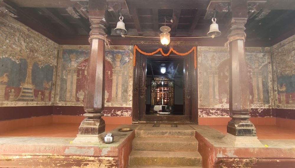 Shri Parshvnath Digamber Jain Basadi (Mandir), Ganada Kottige, Peradi, District - Dakshina Kannada (Karnataka) image 4