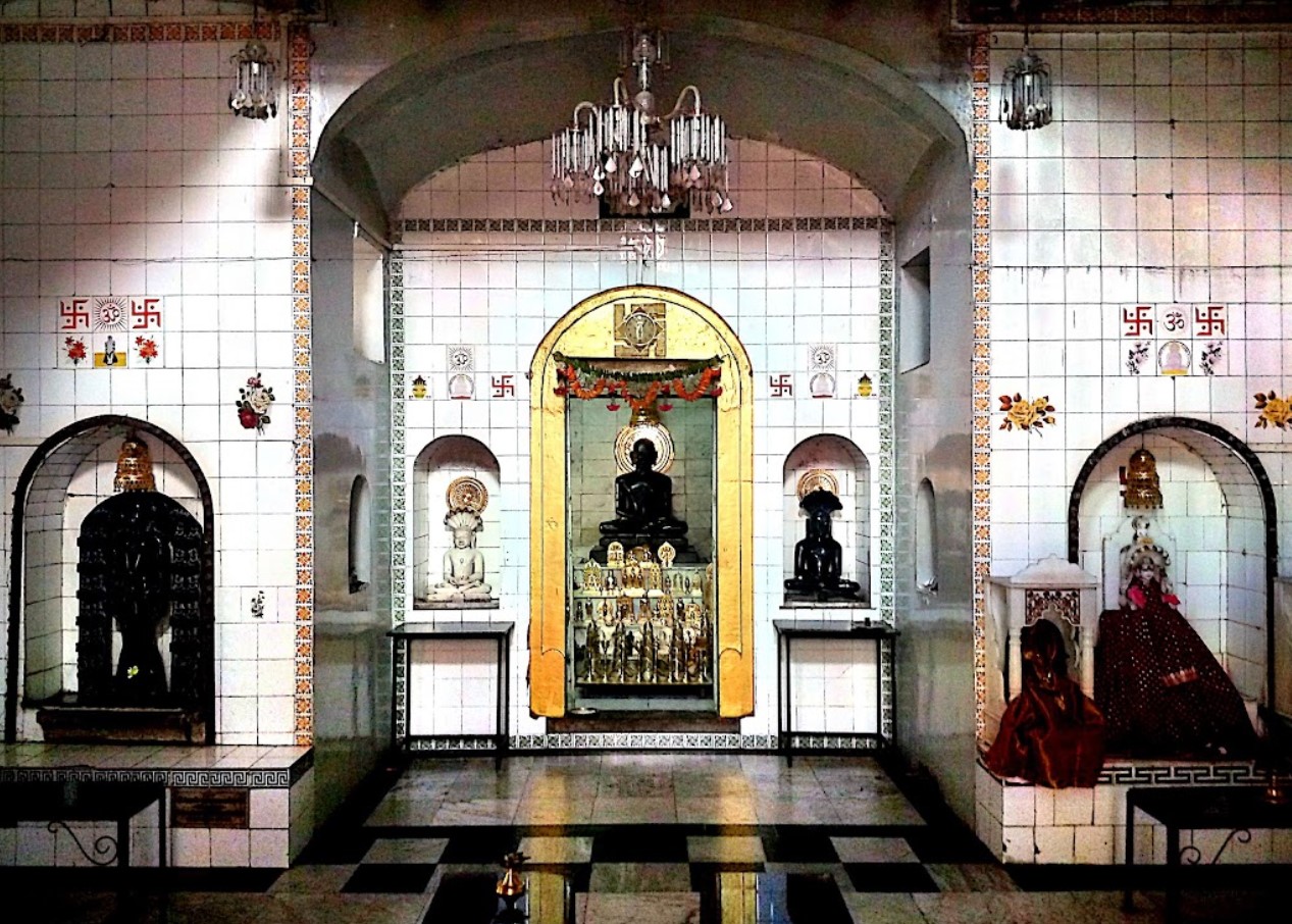 Shri 1008 Neminath Digamber Jain Mandir, Basti Galli, Nippani, District - Belagavi (Karnataka) thumbnail 2