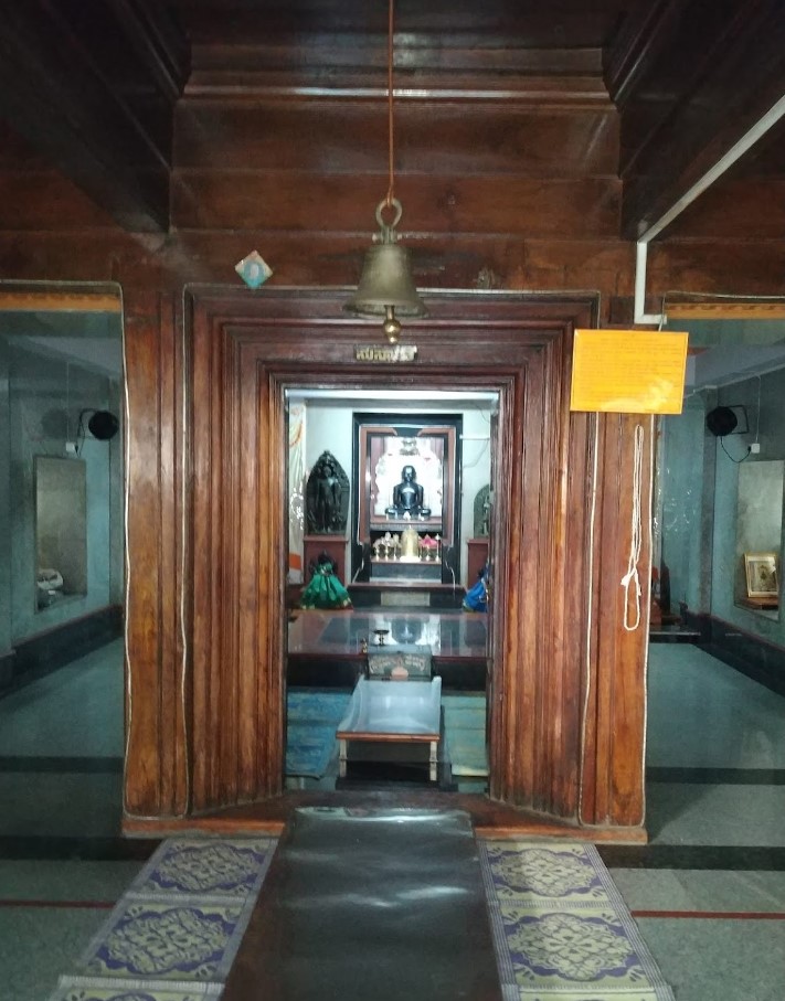 Shri 1008 Suparshvnath Digamber Jain Mandir, Jain Basti, Jain Galli, Gokak, District - Belagavi (Karnataka) thumbnail 2