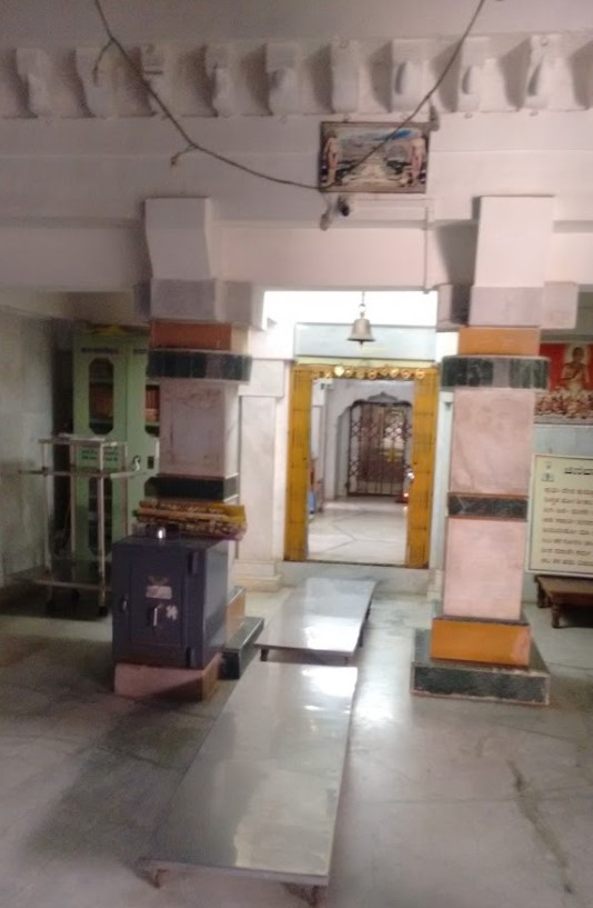 Shri Digamber Jain Mandir, Market Road, Gajabarwadi, Hukkeri, District - Belagavi (Karnataka) main image