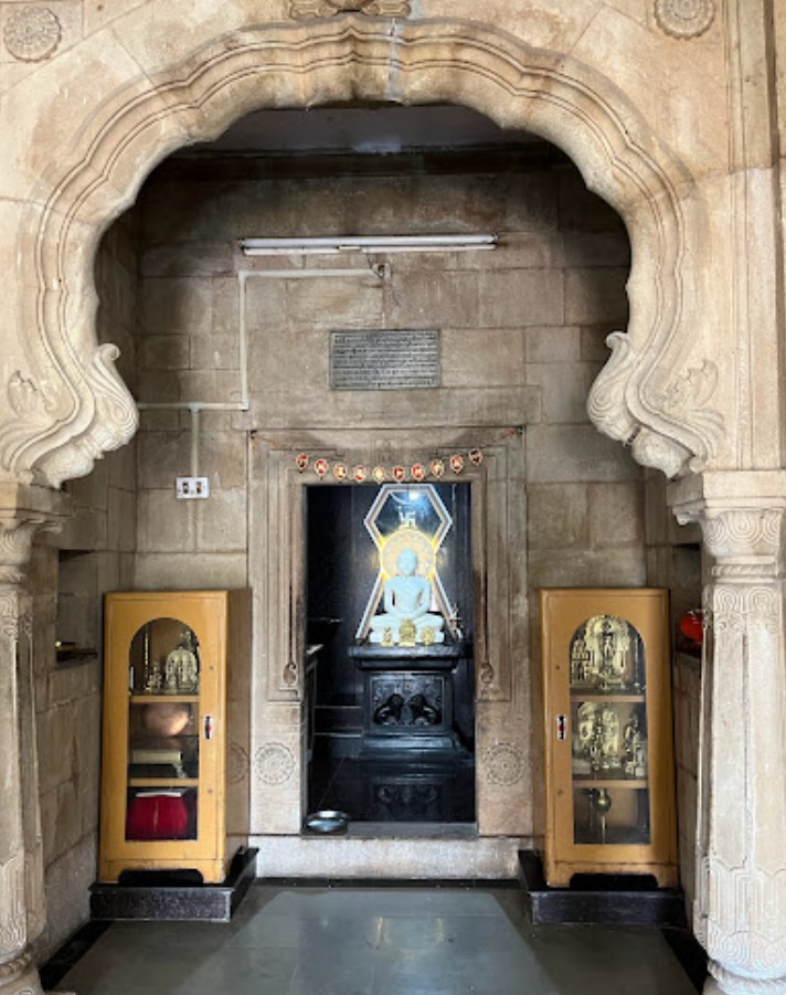 Shri Chandraprabhu Digamber Jain Mandir, Yarnal, District - Belagavi (Karnataka) thumbnail 3