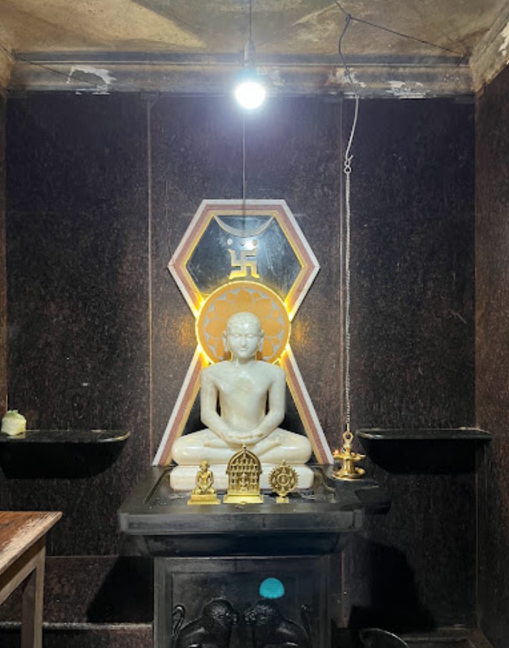 Shri Chandraprabhu Digamber Jain Mandir, Yarnal, District - Belagavi (Karnataka) thumbnail 4