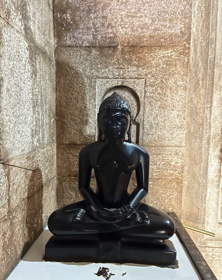 Shri Chandraprabhu Digamber Jain Mandir, Yarnal, District - Belagavi (Karnataka) thumbnail 5