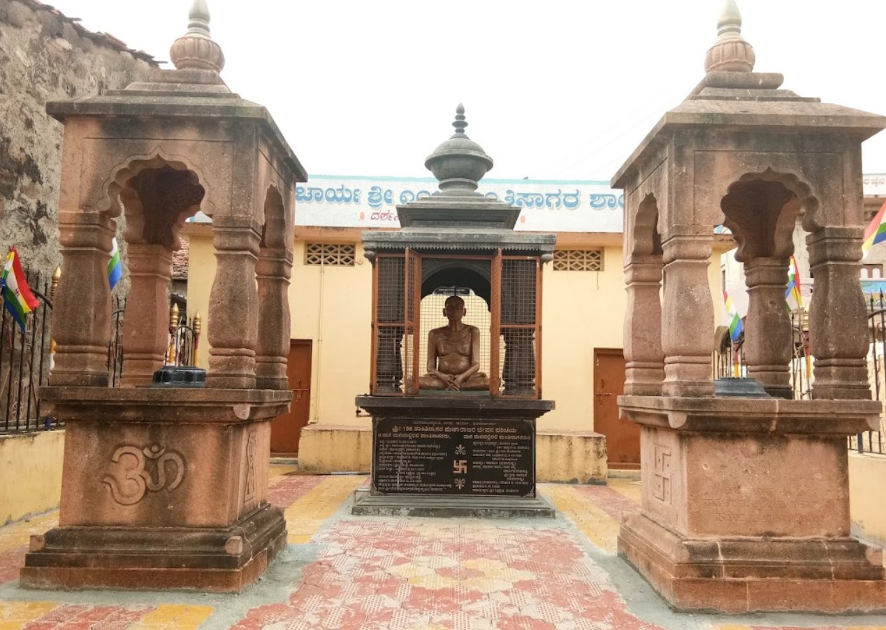 Shri Chandraprabhu Digamber Jain Mandir, Yarnal, District - Belagavi (Karnataka) image 8