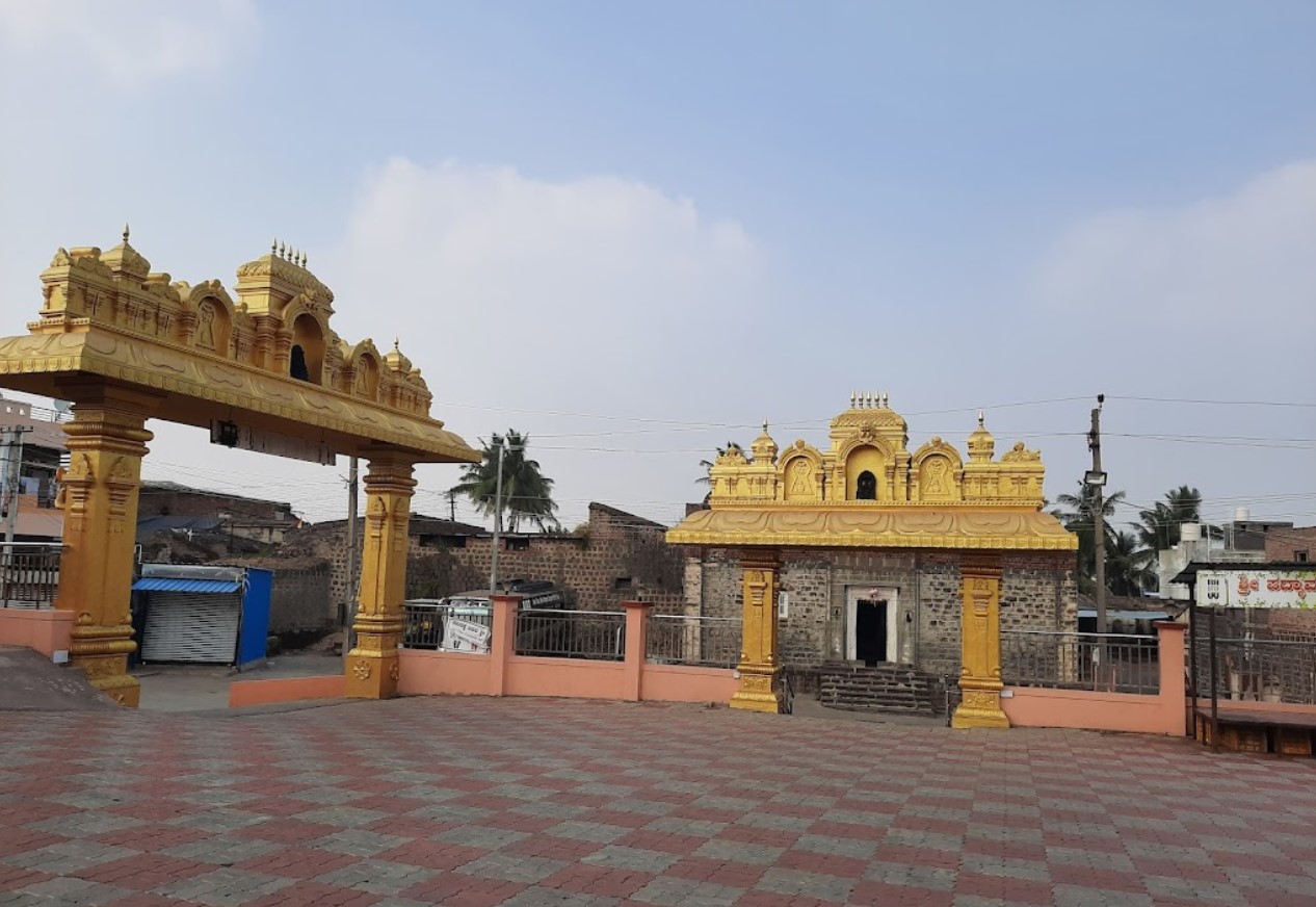 Shri Ugur Padmavati Devi Digamber Jain Mandir, Ugar Budruk, Ugar Khurd, District - Belagavi (Karnataka) image 1